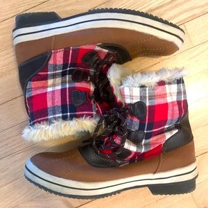 Women’s plaid winter boots